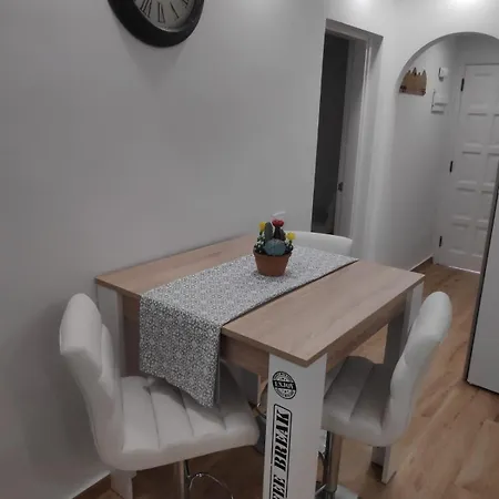 Cozy And Confortable Flat Into Quit Area 公寓